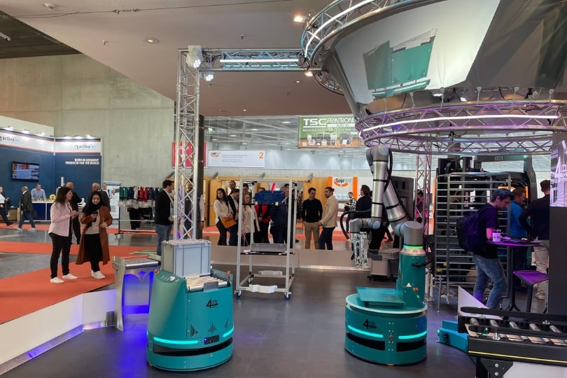 SCIO-logimat-2024-booth-amr-besucher