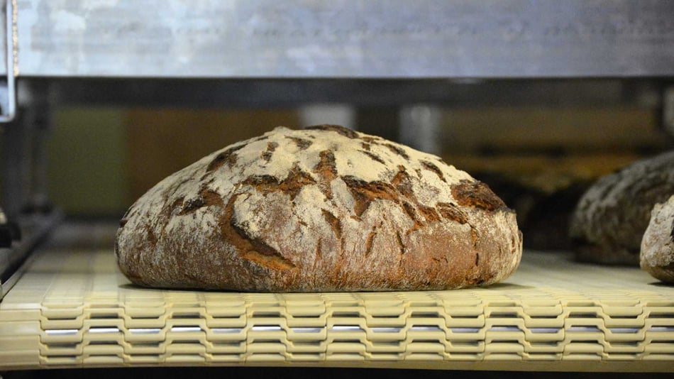 Space-optimized bread unloading with efficiency: LAGO Paternoster Rack by MFI