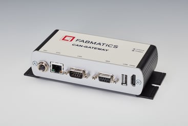 Perspektivische Ansicht des Fabmatics CAN-Gateways mit CAN, Ethernet und RS232 Schnittstellen
